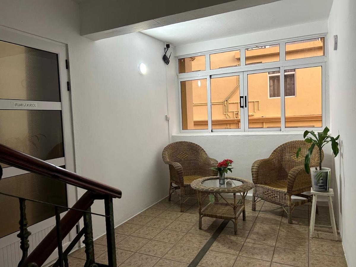 Paradise Hill غراند بايَ المظهر الخارجي الصورة
